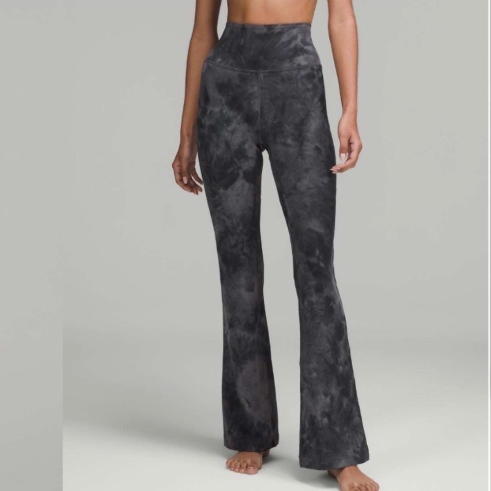 Lululemon Groove Super-High-Rise Flared Pant Nulu Diamond Dye Grey  Size 2